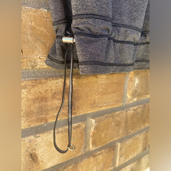 Lululemon Run: Tame Me Tank Top  Black Size 8 - Picture 7 of 8